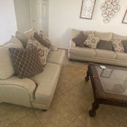 Sofá Set And Tables