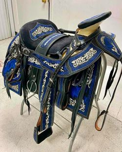 Montura charra bordada