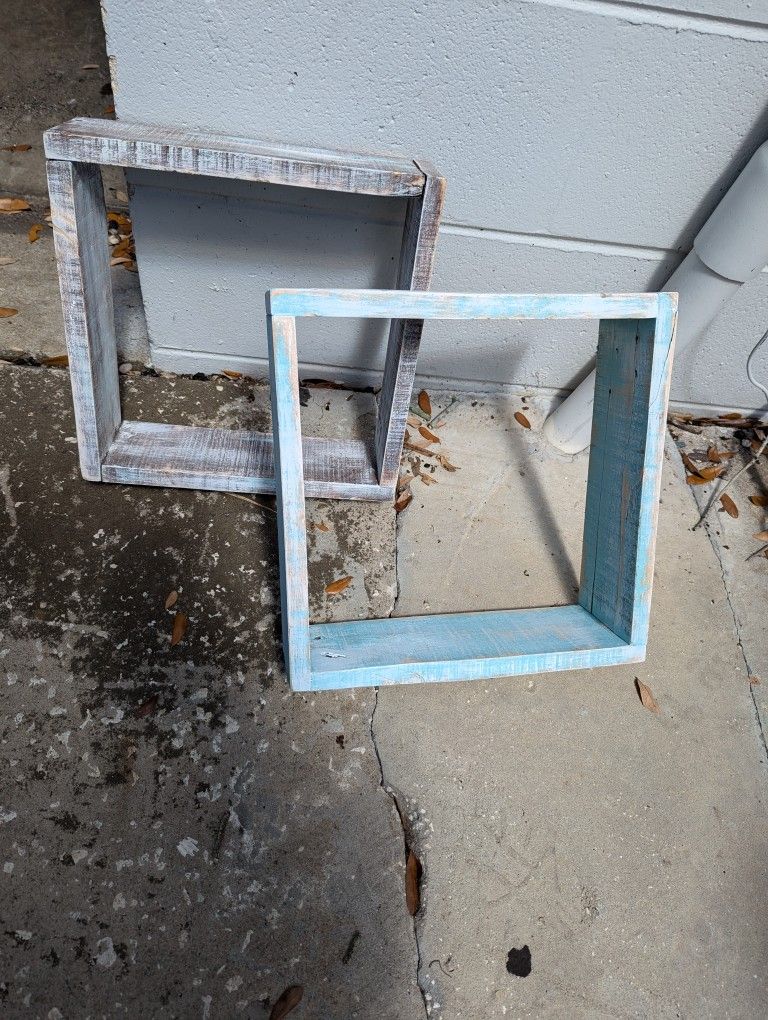 Set of 2 Square Shelves