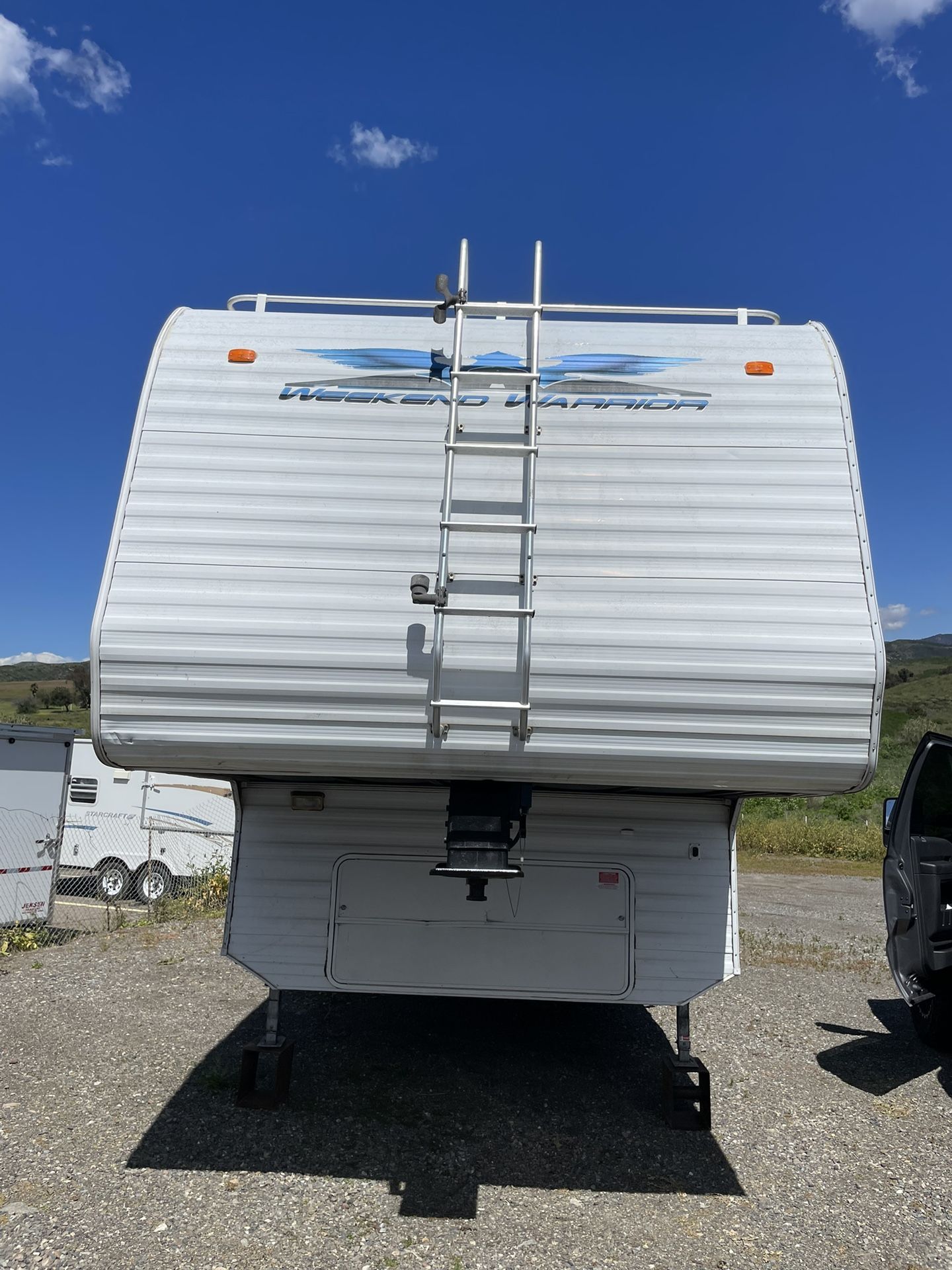 2005 Weekend Warrior 31’ 5th Wheel Toy Hauler Travel Trailer 