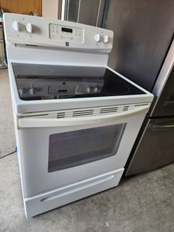 Kenmore glass top stove,  everything works good