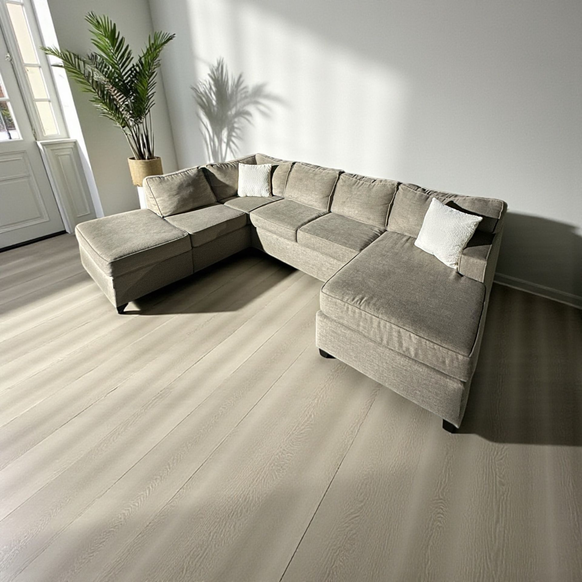 FREE DELIVERY! 🚚 Spacious Gray Sectional w/ Storage Ottoman