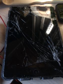 iPad mini + cellular 16gb cracked screen