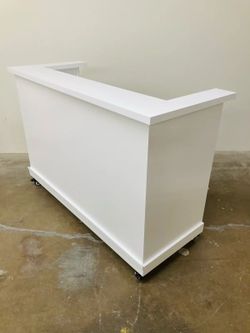 The Blanc U-Shaped Bar