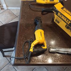 DeWALT DWE305 Reciprocating Saw