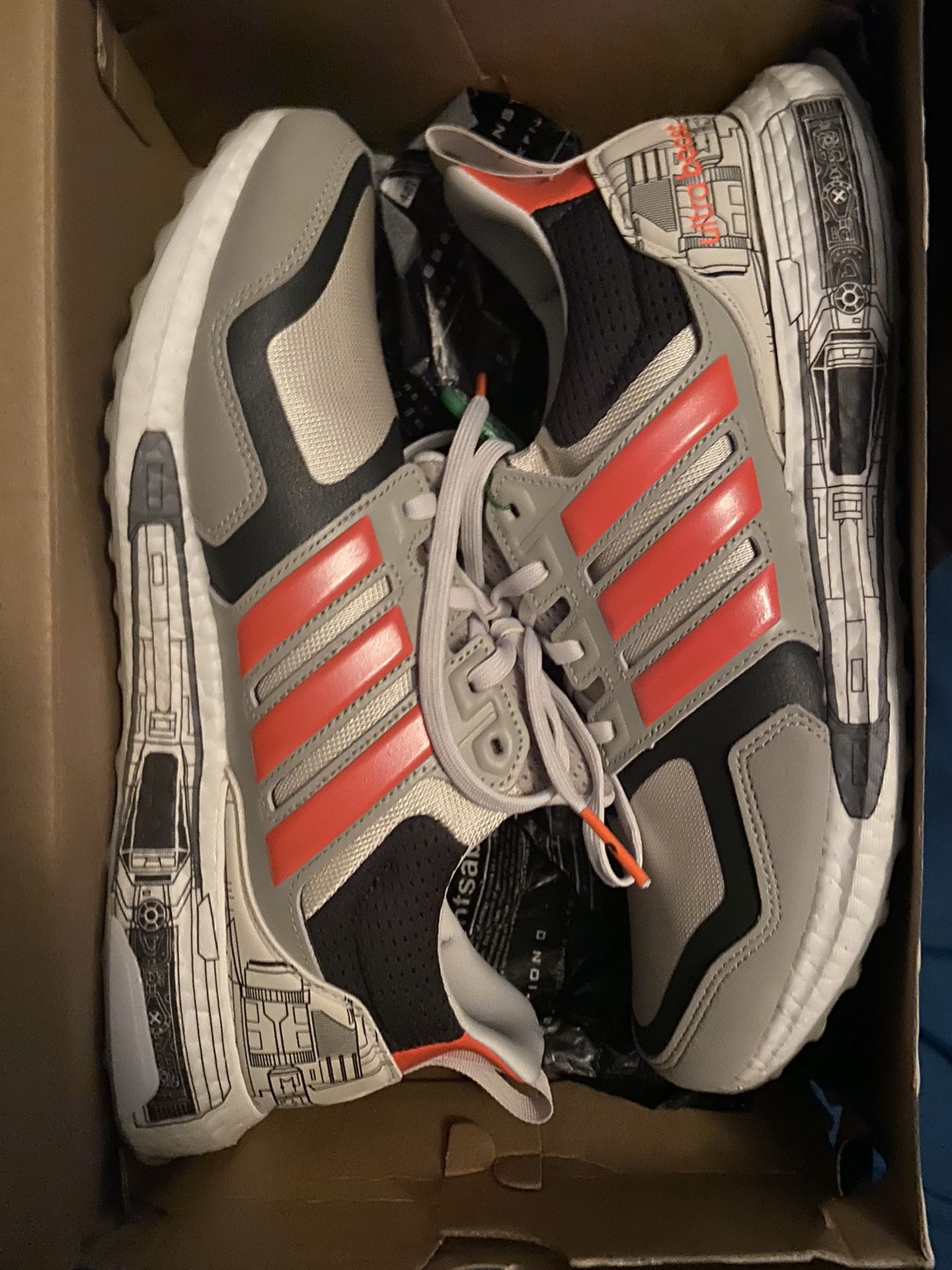 Adidas Star Wars ultra boost size 10 men’s only tried on retail 180$