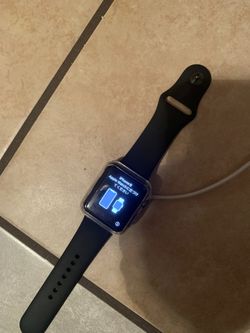 Apple Watch series 3 it’s locked