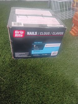 Cajas de clavos nuevos