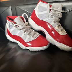 Jordan 11’s Cherry / Size 9