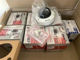 HIK Security Cameras - Set of 7 Excellent Condition