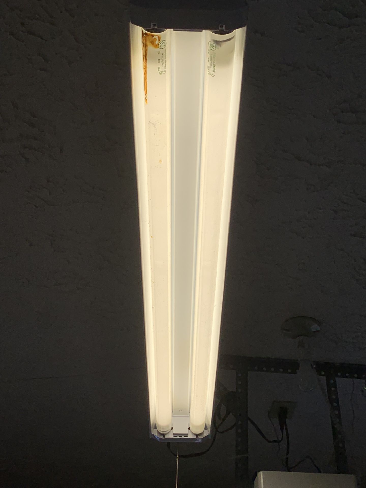 Fluorescent…hanging Shop Light…2-48” Lights W/ 2 new replacement lights!