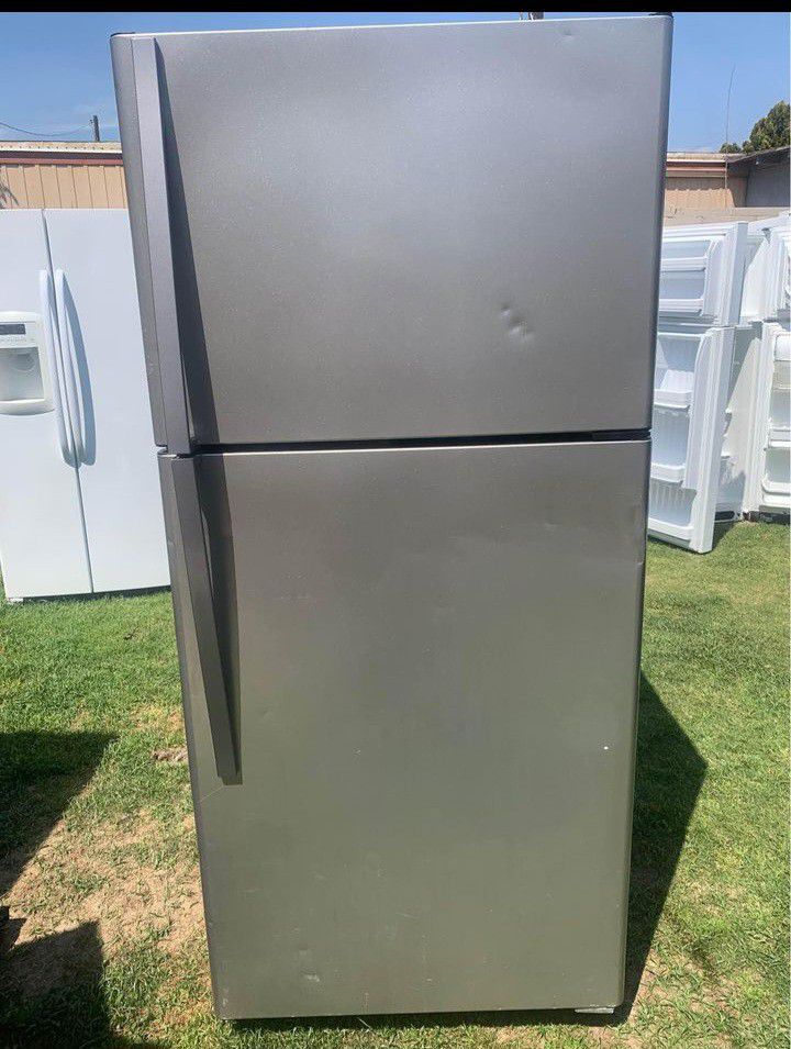 Frigidaire Refrigerator 