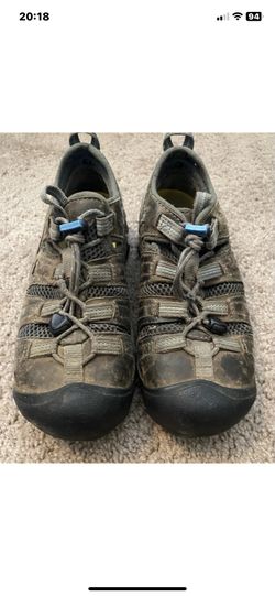 Hiking shoes with Toe Protection Keen women’s Size 8