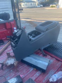 99-07 Silverado Tahoe  Yukon center console