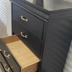 Modern Wooden Black Tall Chest With Big Drawers. Drawers Sliding Smoothly. Delivery Available 