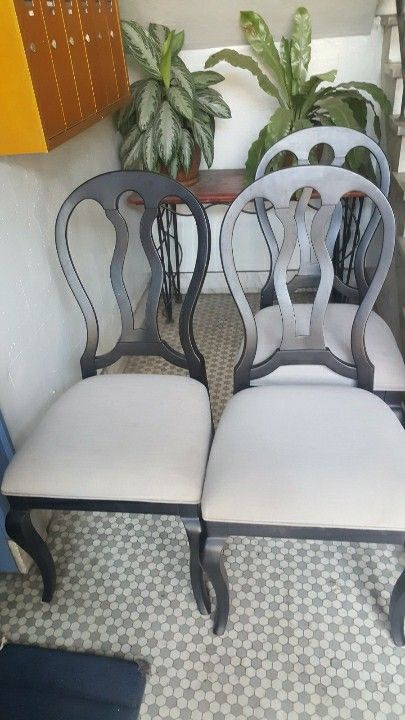 3 Chairs 