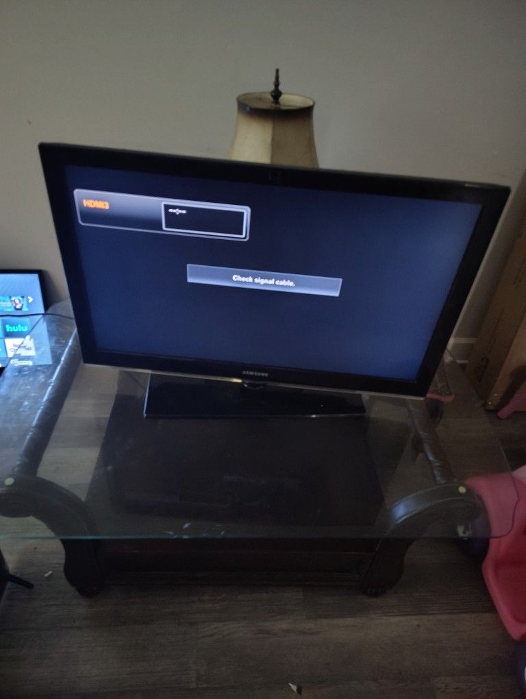 32in Roku Onn & 45in Samsung