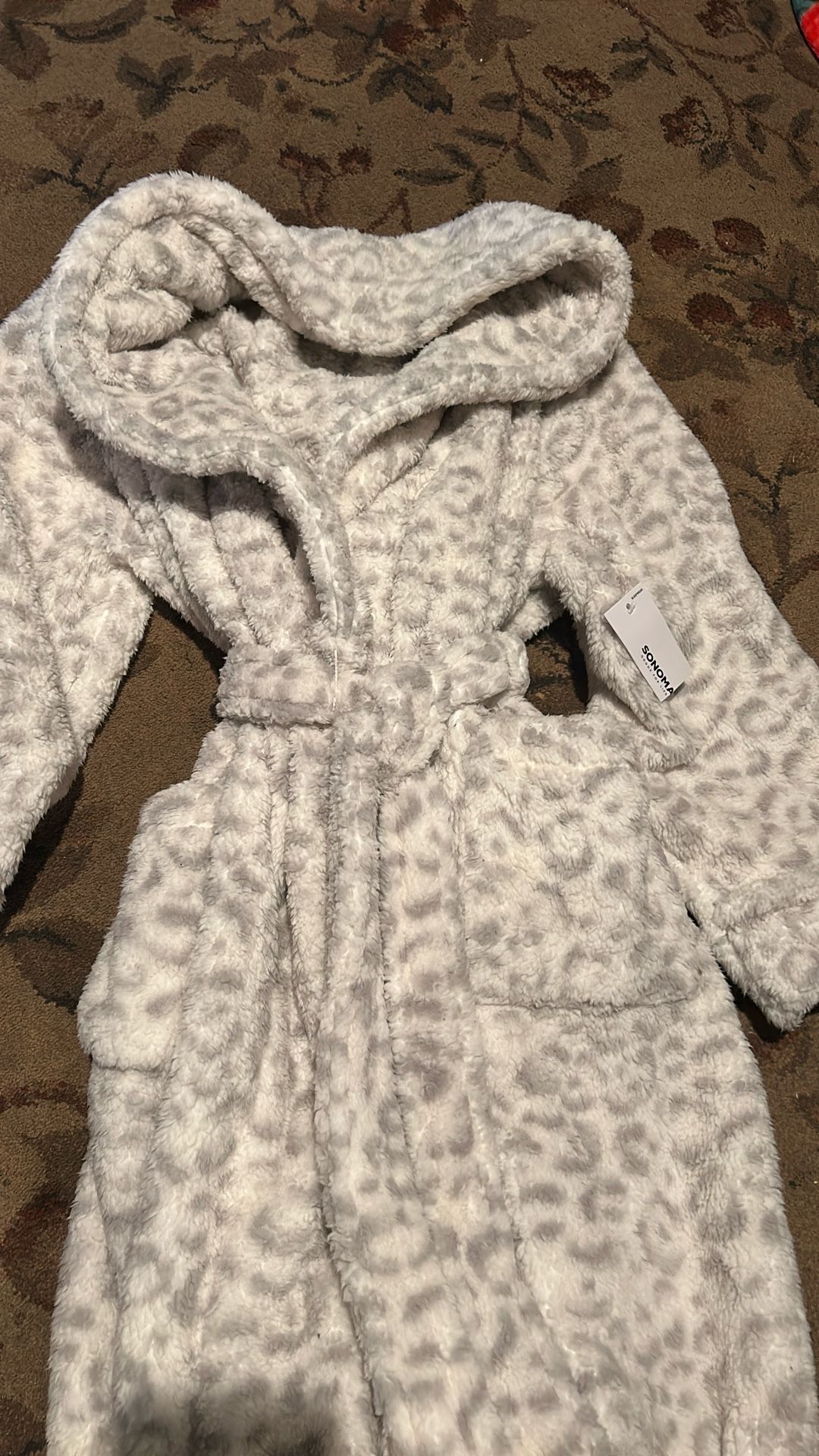 Women’s Size XL Robe New