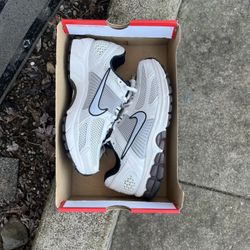 Nike Air Zoom Vomero 5