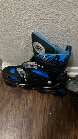 2 pairs of roller skates
