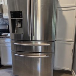SAMSUNG REFRIGERATOR 