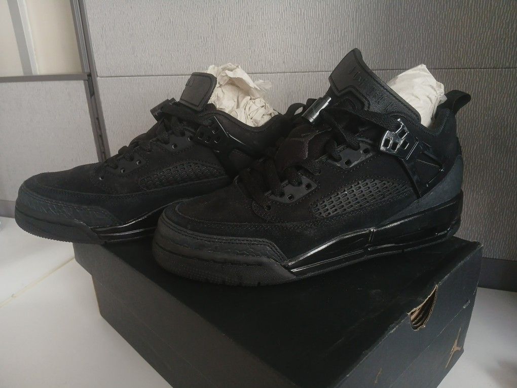 Youth Shoe Size 5.5 Jordan's 