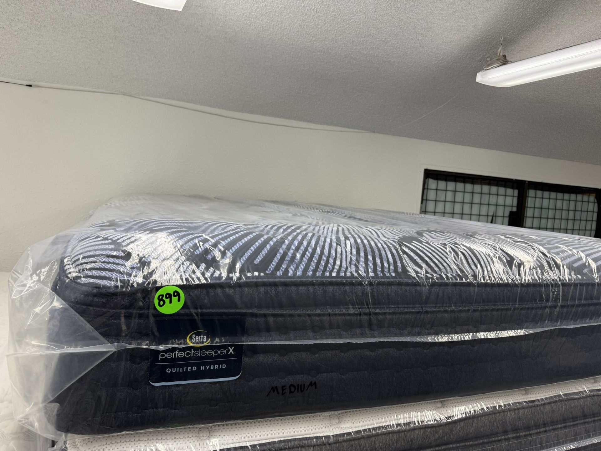 KING SIZE SERTA PERFECT SLEEPER X QUILTED HYBRID MATTRESS & BOX SPRINGS BED SET