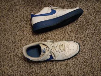 Size https://offerup.com/redirect/?o=MTIuTmlrZQ== Air Force ones low top . Blue and white