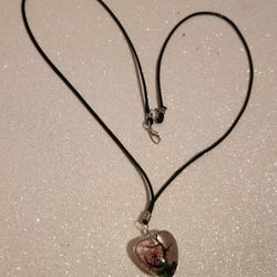 Beautiful Handcrafted Collar With an Heart Shaped Stone. 