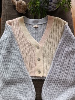 Nice Sweter weel taken care of.