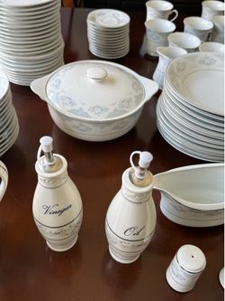 Fine china dinner ware set accepting offers