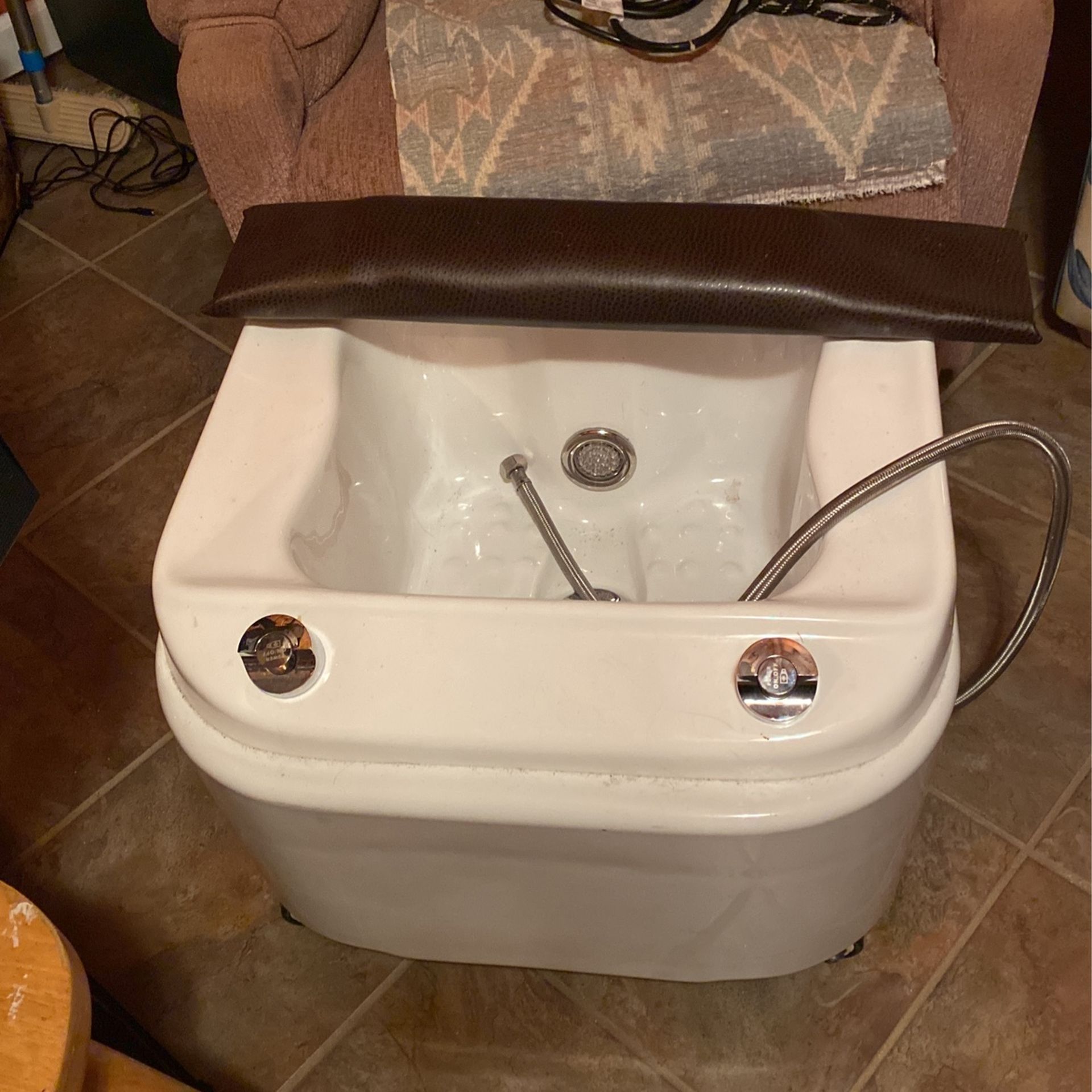 Professional foot spa pedicure tub