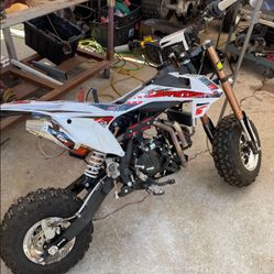  Motorcycle technician
