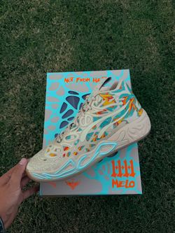 Basketball shoes