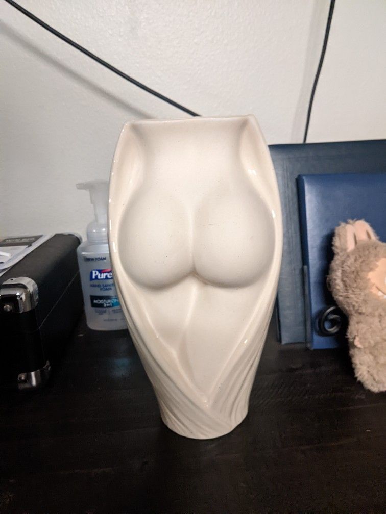 Butt Flower Vase