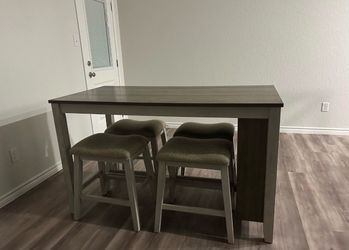 Table+ 4 chairs