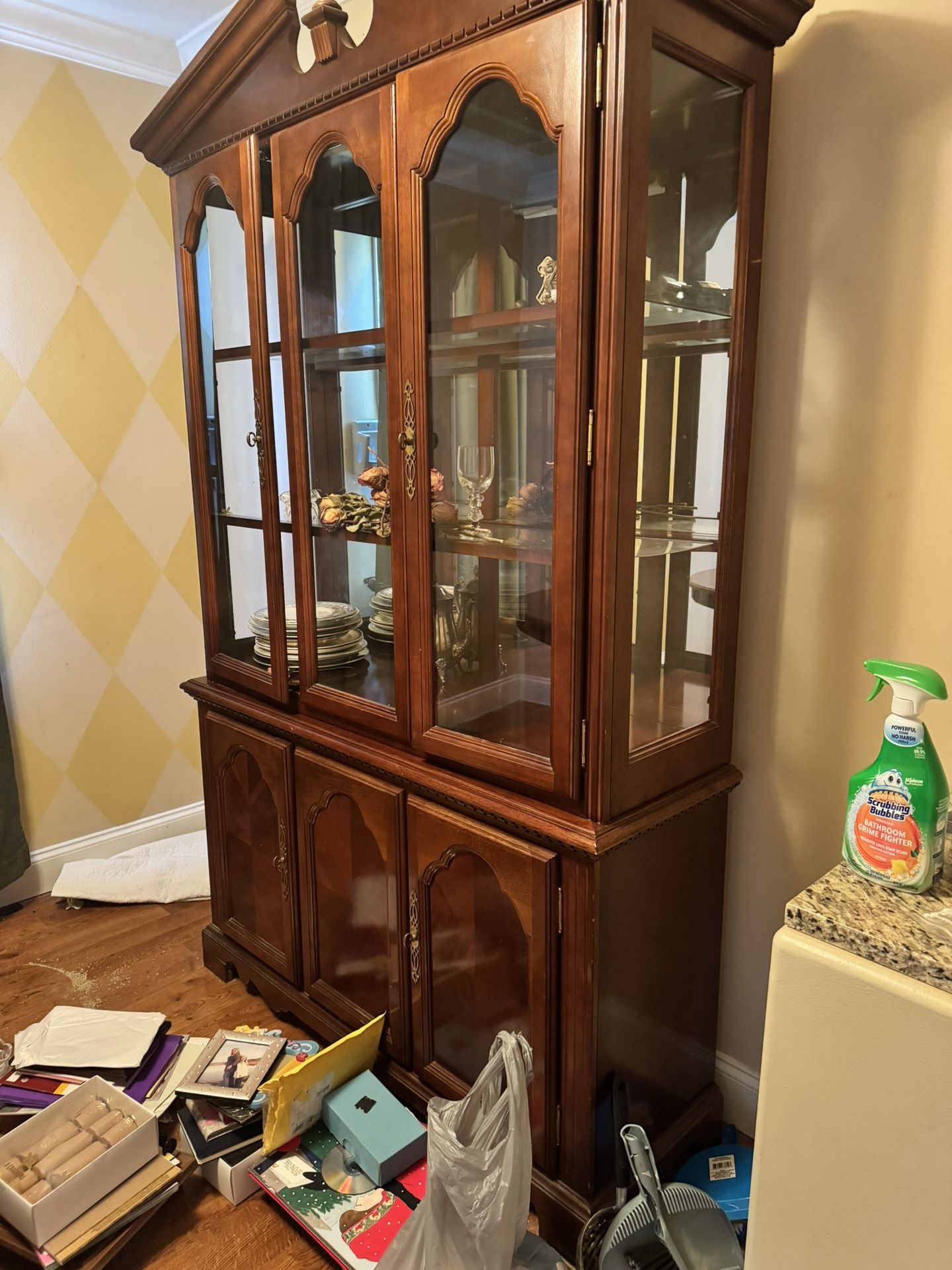 China Cabinet And Table