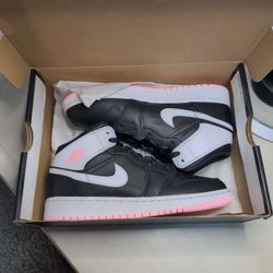 Air Jordan 1 Mids Artic Pink Size 5.5y