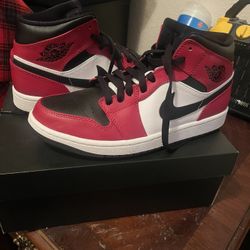 Jordan 1 Mid