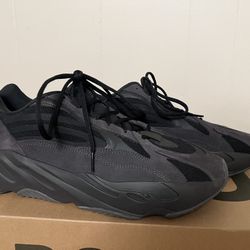 Yeezy Boost 700 V2 Size 13.5