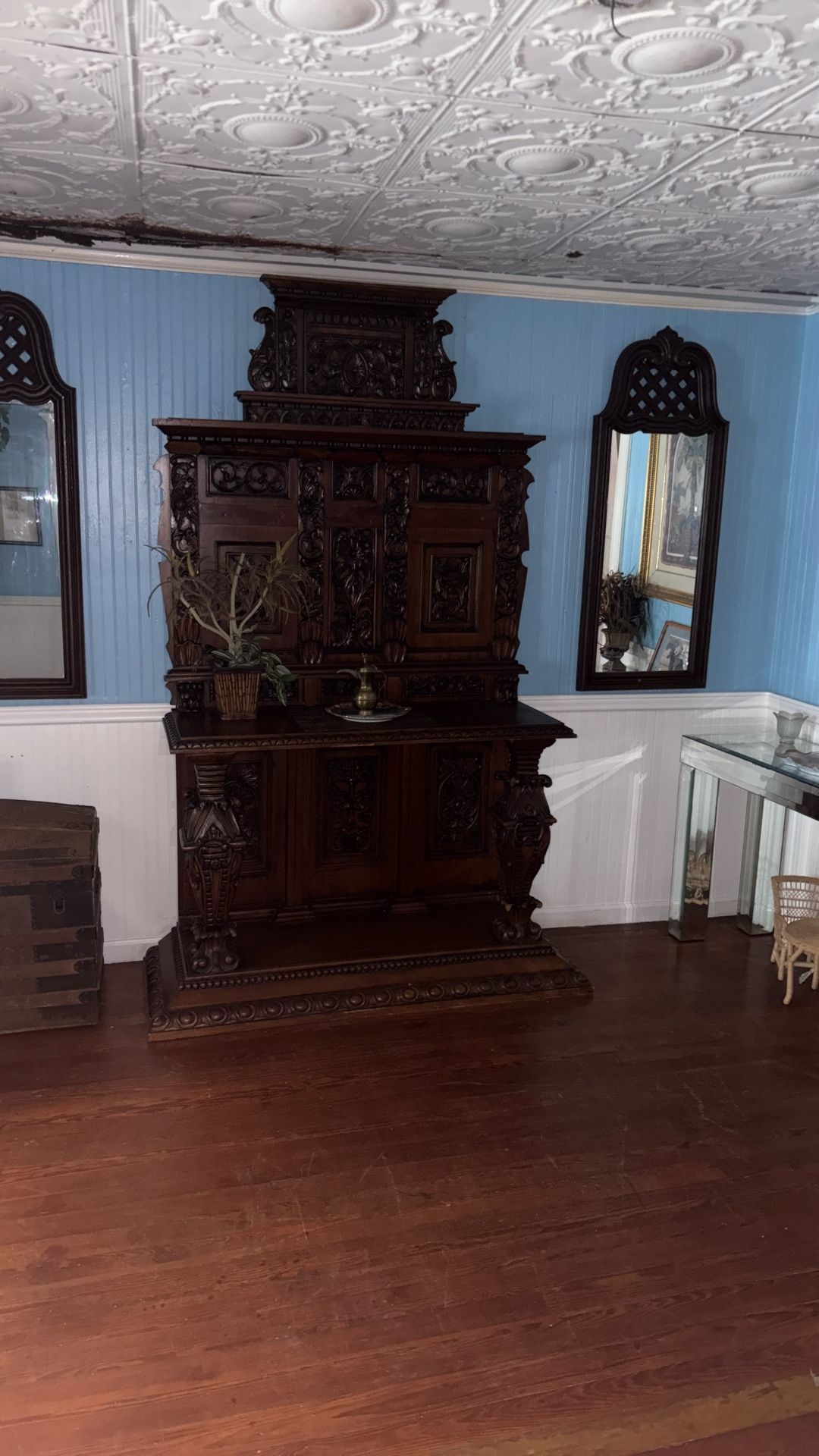 1700 vintage buffet table