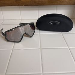 Oakley Sport Sunglasses with Hard Case – Like New