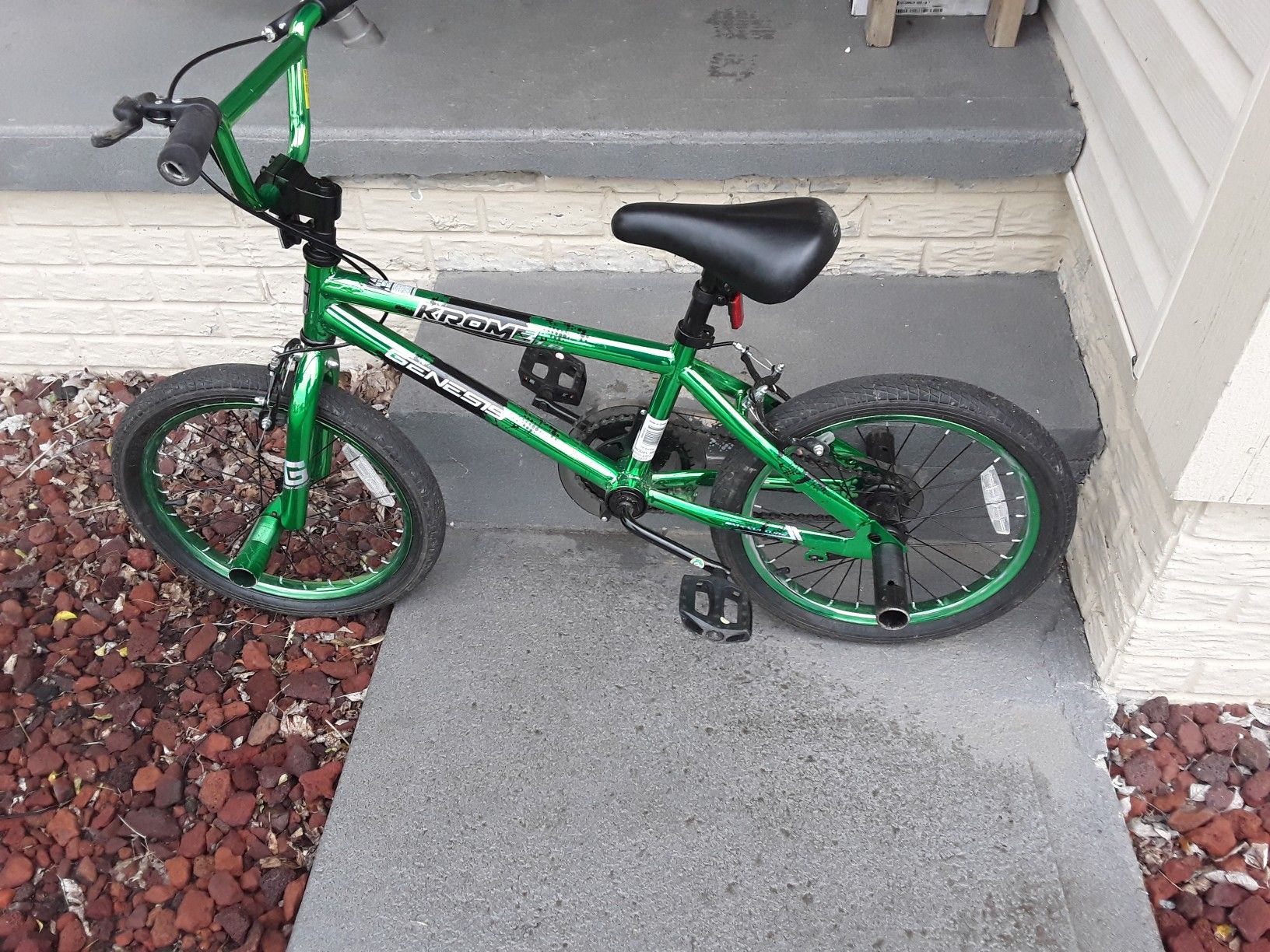 18" boys bmx style bike with pegs