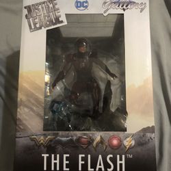 Flash Dc Comics Statue