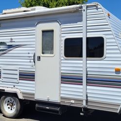 2003 SALEM 22 FOOT .... 3950 POUNDS EMPTY 