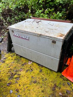Large locking tool box