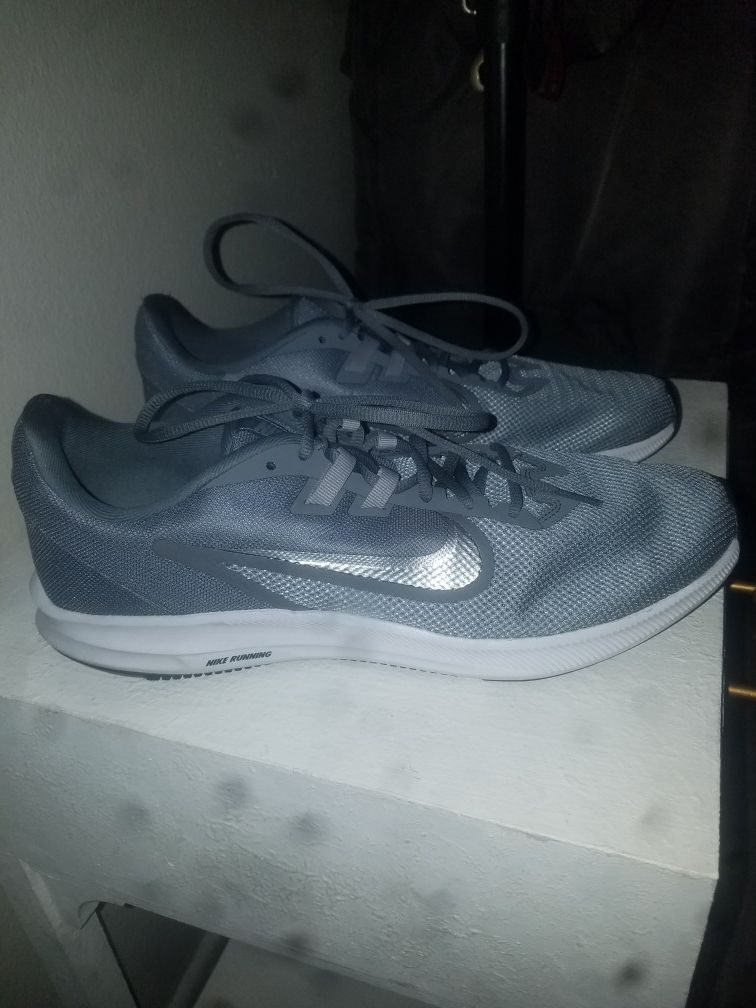 Nike running shoes (NEVER WORN)