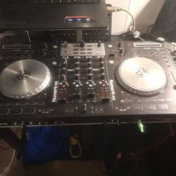 DJ CONTROLLER  