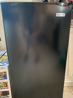 Igloo Mini Fridge Black 3.2 cu fu