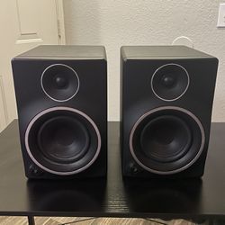 Studio Monitors 